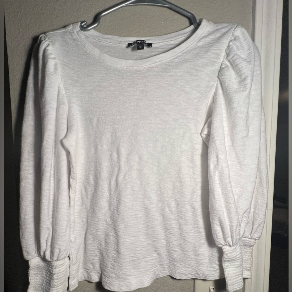 Express white women’s bubble sleeve tee 👚